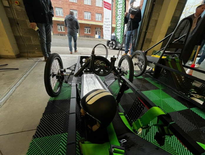 Vue d'un kart Greenpower Challenge au Collège Saint-Jean