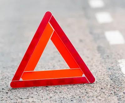 Triangle attention pour signaler une voiture à l'arrêt