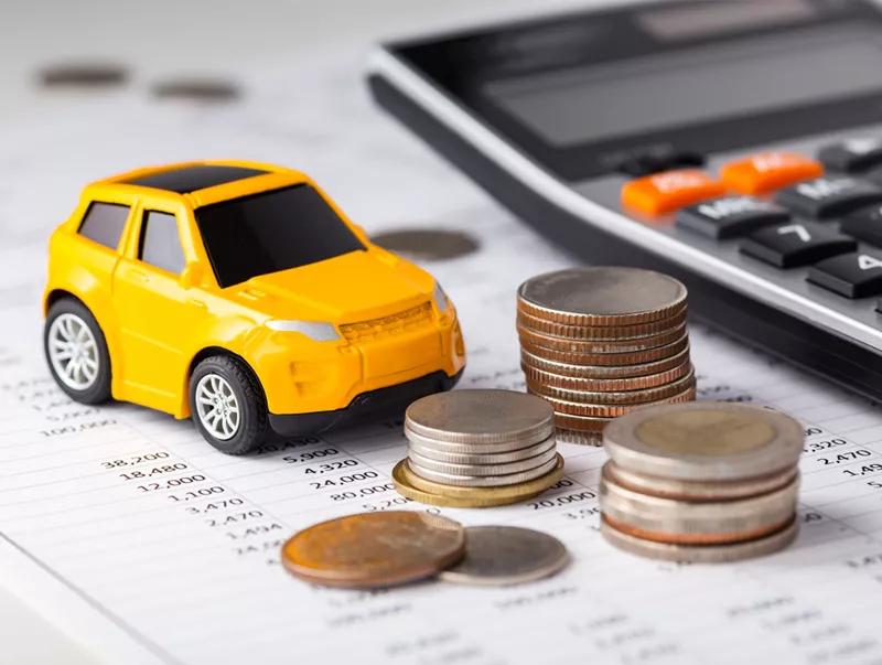 Voiture, argent avec calculatrice