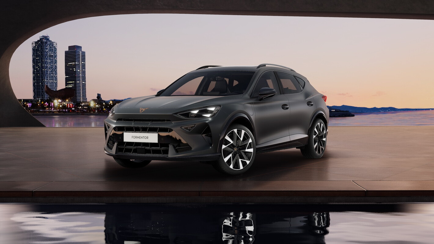 Voiture de la marque Cupra dans un paysage urbain
